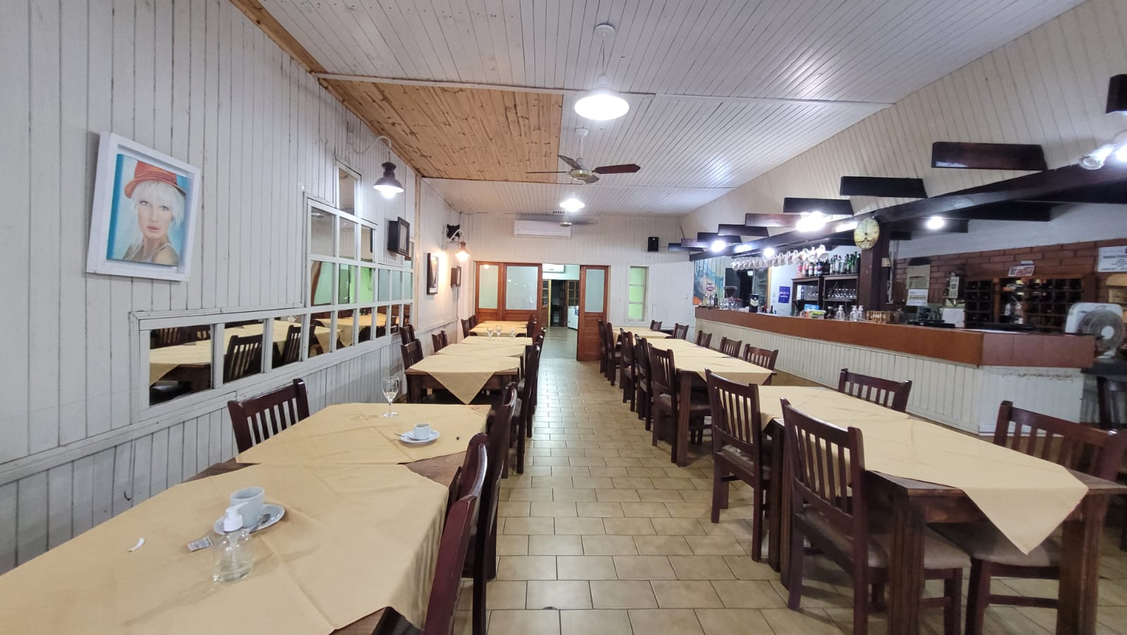 Inmueble en venta. Local comercial. Frente a la plaza. Centro, Hernando.