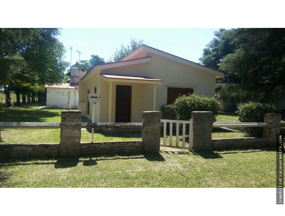 SE VENDE UNA HECTÁREA MÁS DOS CASAS Y UN GALPÓN EN ANISACATE.