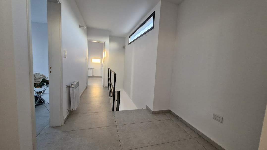 GRAN OPORTUNIDAD - VENTA CASA 3 DORM 3 BAÑOS GALERÍA - NUEVO POETA LUGONES