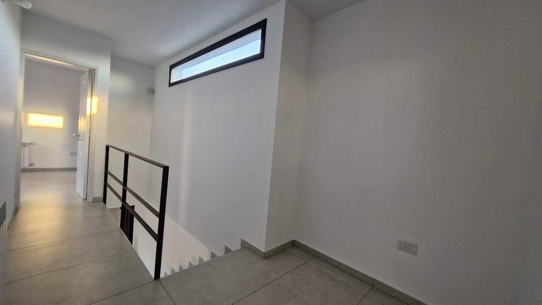 GRAN OPORTUNIDAD - VENTA CASA 3 DORM 3 BAÑOS GALERÍA - NUEVO POETA LUGONES