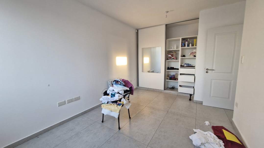 GRAN OPORTUNIDAD - VENTA CASA 3 DORM 3 BAÑOS GALERÍA - NUEVO POETA LUGONES