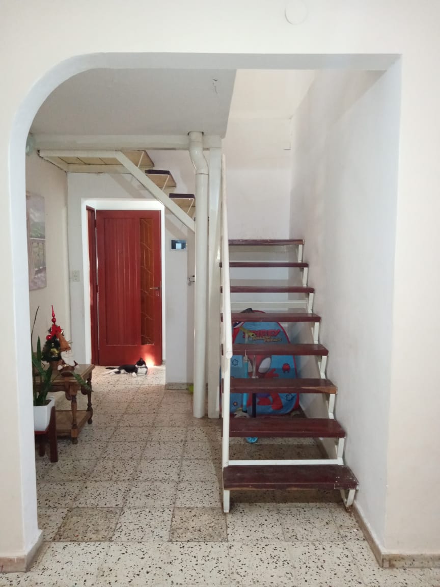 CASA EN VENTA 5 DORMI  B° POETA LUGONES