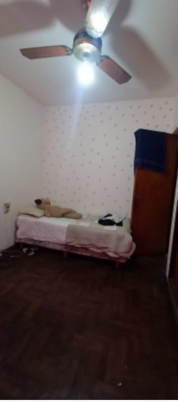 CASA EN VENTA 5 DORMI  B° POETA LUGONES