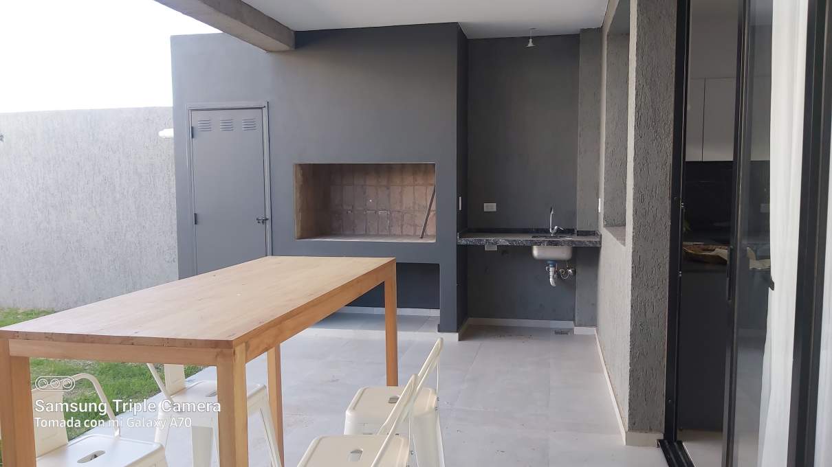 DUPLEX PREMIUM DE TRES DORM MAS ESCRITORIO EN CHACRAS DEL NORTE