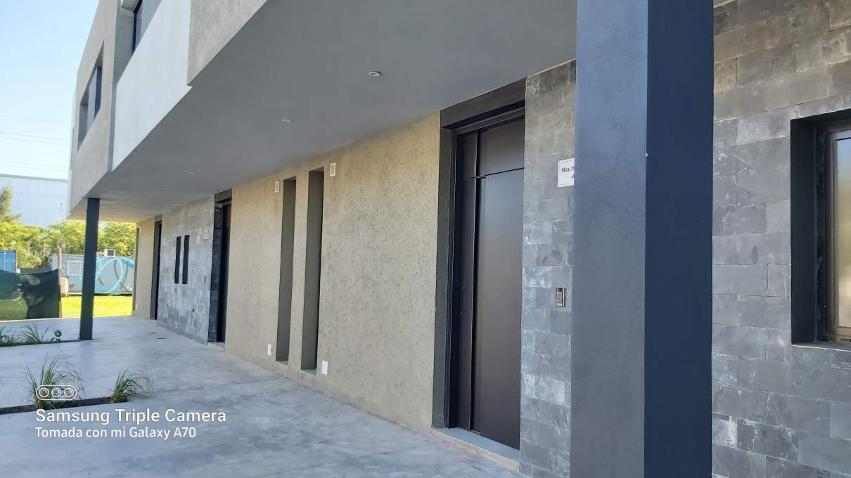 DUPLEX PREMIUM DE TRES DORM MAS ESCRITORIO EN CHACRAS DEL NORTE