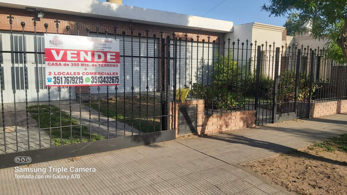 CASA EN VENTA EN MARQUES DE SOBREMONTE 3 DORM Y DOS BAÑOS MAS DOS LOCALES COMERCIALES