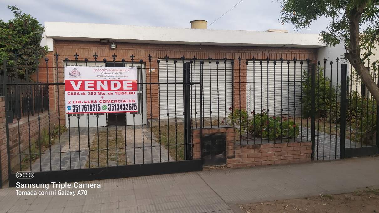 CASA EN VENTA EN MARQUES DE SOBREMONTE 3 DORM Y DOS BAÑOS MAS DOS LOCALES COMERCIALES