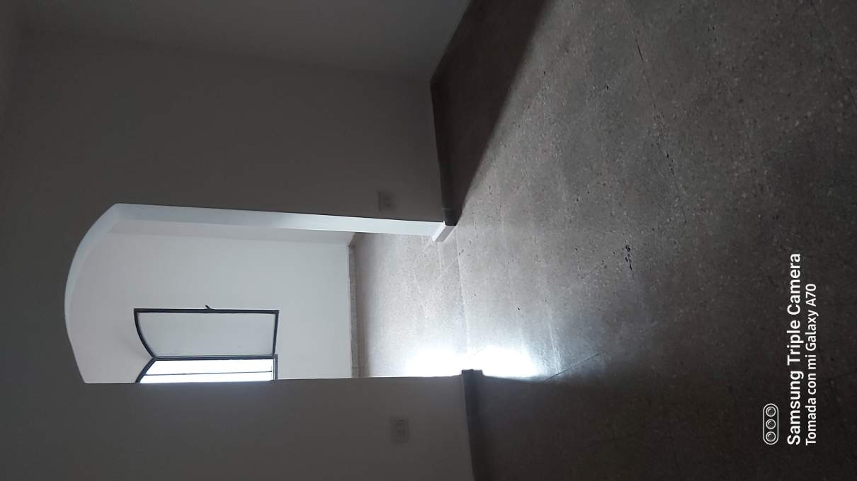 CASA EN VENTA EN MARQUES DE SOBREMONTE 3 DORM Y DOS BAÑOS MAS DOS LOCALES COMERCIALES