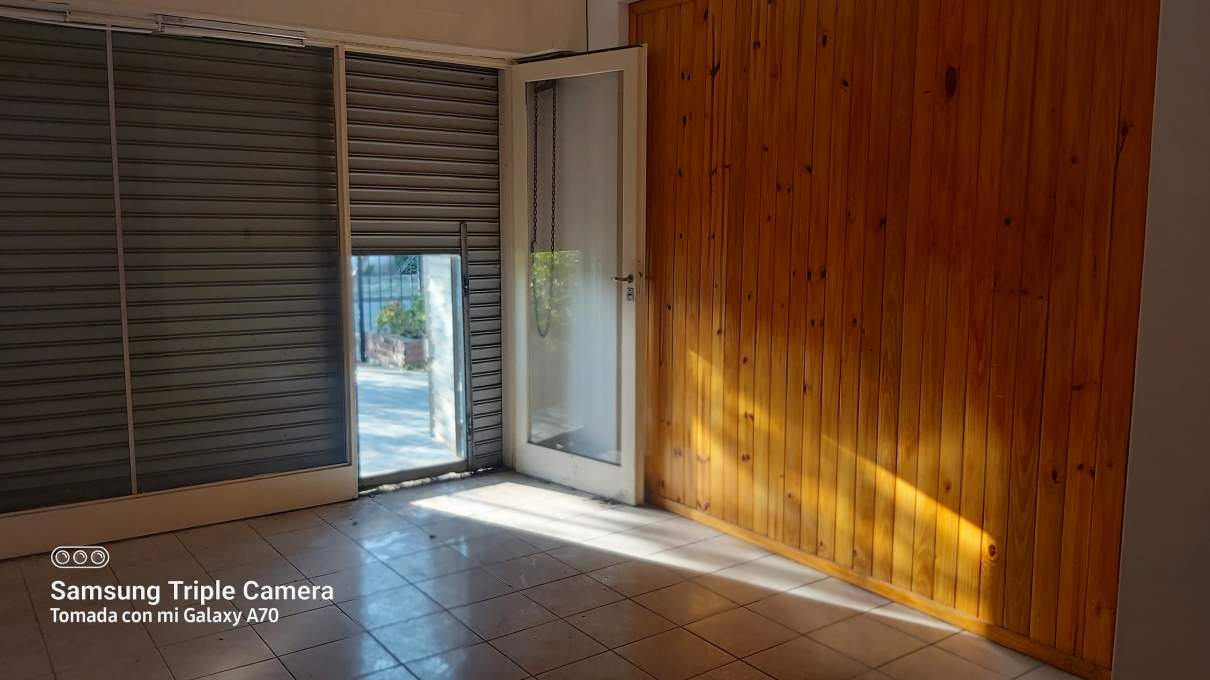 CASA EN VENTA EN MARQUES DE SOBREMONTE 3 DORM Y DOS BAÑOS MAS DOS LOCALES COMERCIALES
