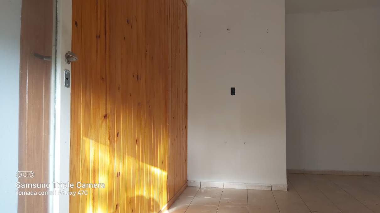 CASA EN VENTA EN MARQUES DE SOBREMONTE 3 DORM Y DOS BAÑOS MAS DOS LOCALES COMERCIALES
