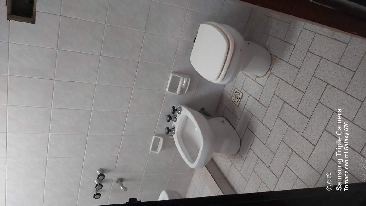 CASA EN VENTA EN MARQUES DE SOBREMONTE 3 DORM Y DOS BAÑOS MAS DOS LOCALES COMERCIALES