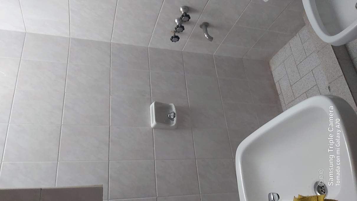CASA EN VENTA EN MARQUES DE SOBREMONTE 3 DORM Y DOS BAÑOS MAS DOS LOCALES COMERCIALES