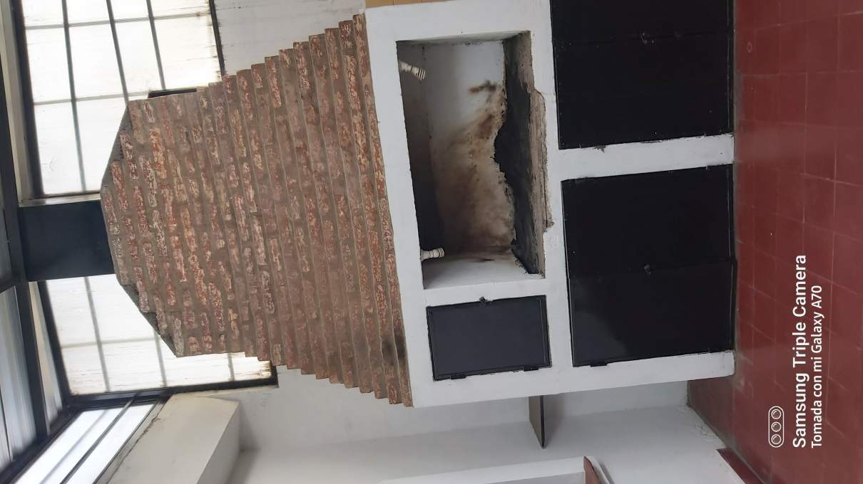 CASA EN VENTA EN MARQUES DE SOBREMONTE 3 DORM Y DOS BAÑOS MAS DOS LOCALES COMERCIALES