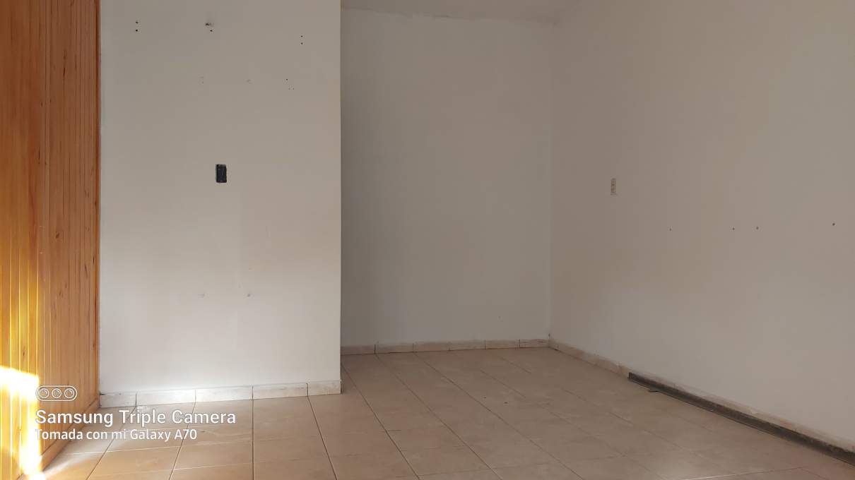 CASA EN VENTA EN MARQUES DE SOBREMONTE 3 DORM Y DOS BAÑOS MAS DOS LOCALES COMERCIALES