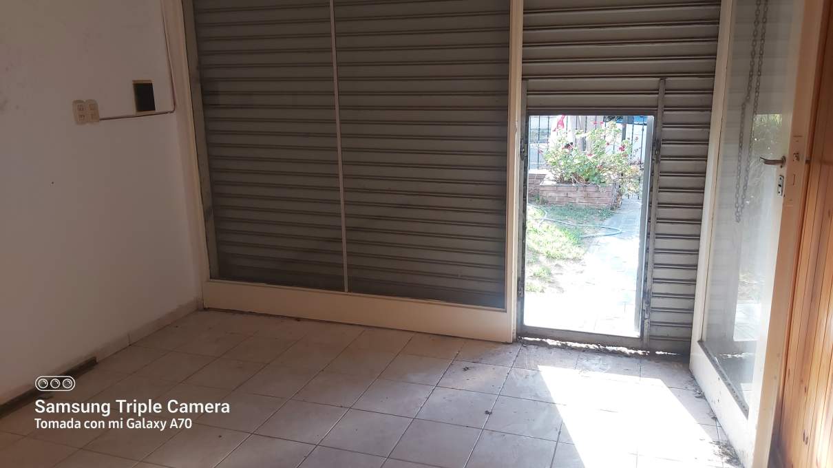 CASA EN VENTA EN MARQUES DE SOBREMONTE 3 DORM Y DOS BAÑOS MAS DOS LOCALES COMERCIALES