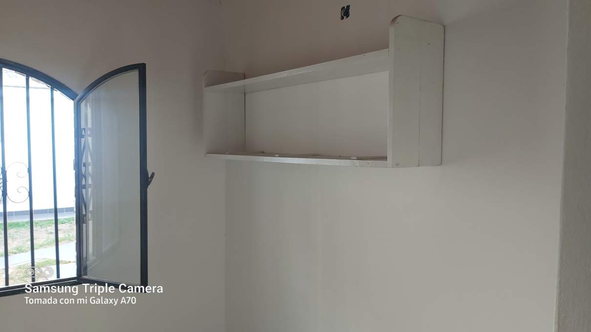 CASA EN VENTA EN MARQUES DE SOBREMONTE 3 DORM Y DOS BAÑOS MAS DOS LOCALES COMERCIALES