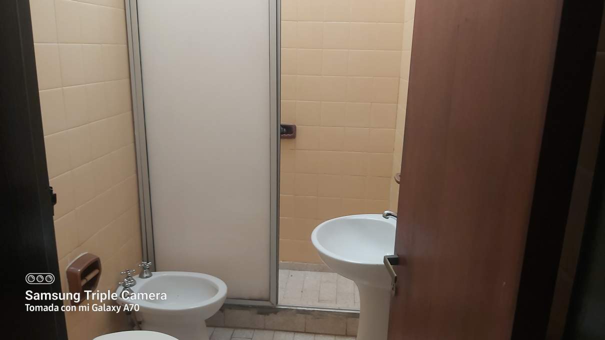 CASA EN VENTA EN MARQUES DE SOBREMONTE 3 DORM Y DOS BAÑOS MAS DOS LOCALES COMERCIALES