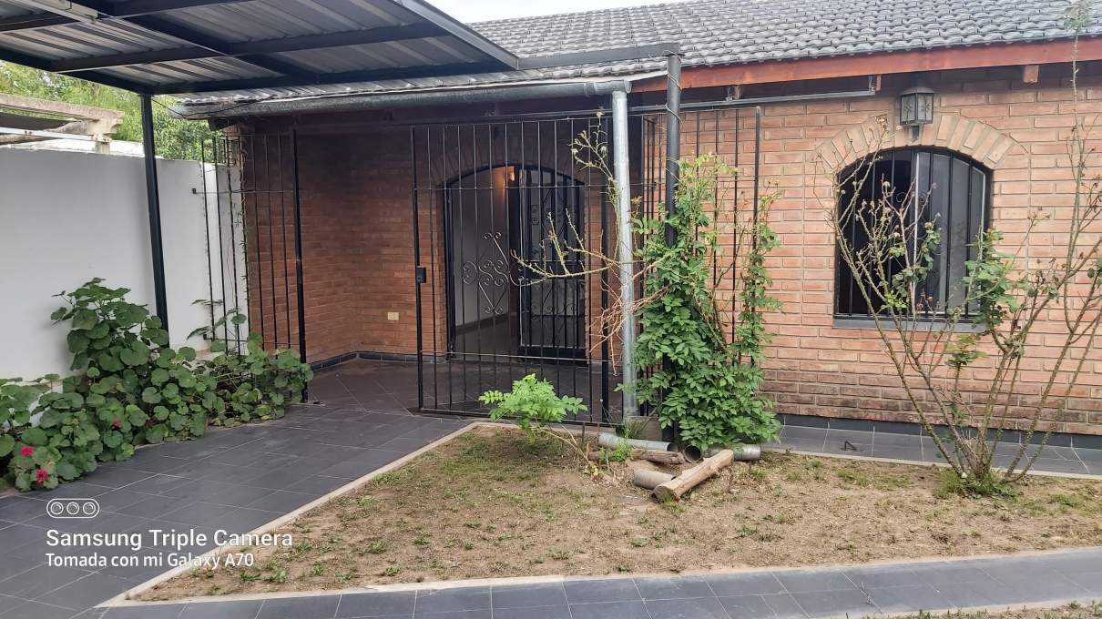 CASA EN VENTA EN MARQUES DE SOBREMONTE 3 DORM Y DOS BAÑOS MAS DOS LOCALES COMERCIALES