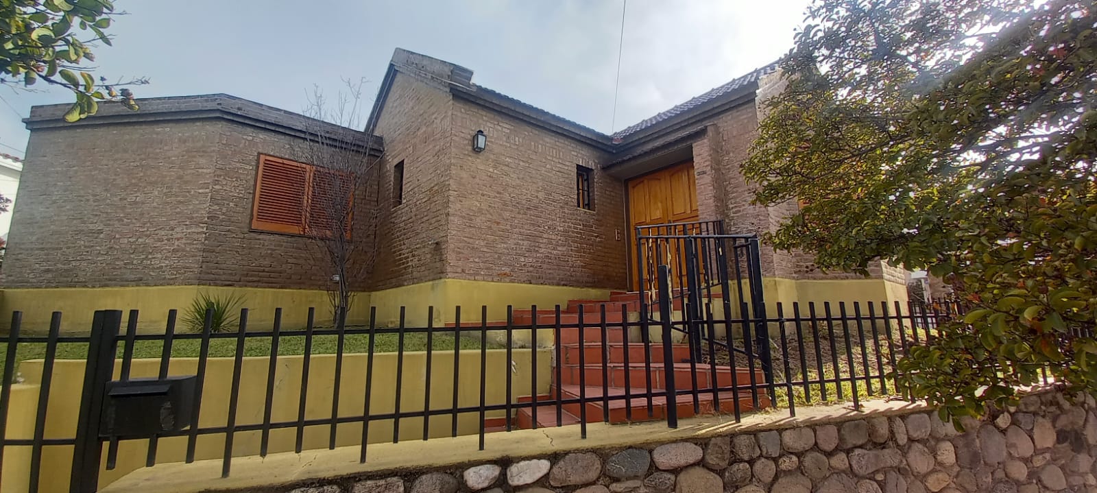 CASA MUY AMPLIA DE 4 DORM. EN VENTA B ALTOS DE VILLA CABRERA