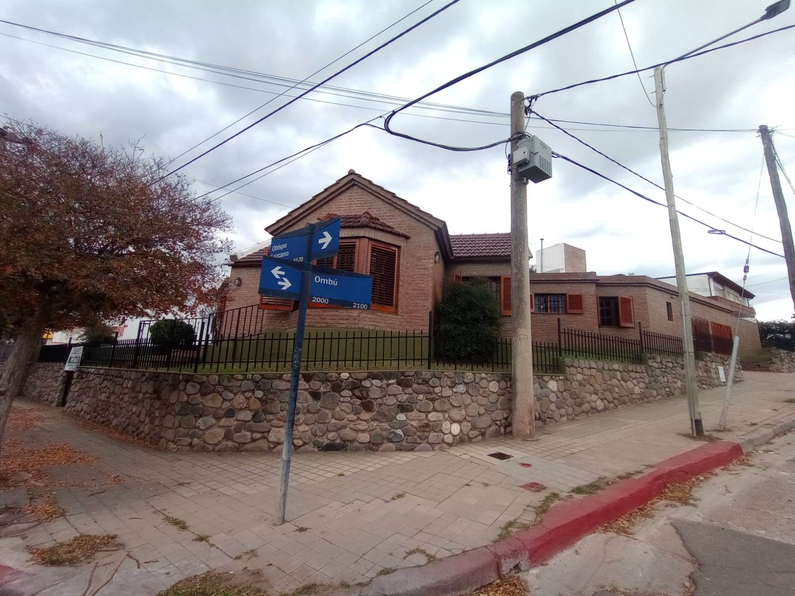 CASA MUY AMPLIA DE 4 DORM. EN VENTA B ALTOS DE VILLA CABRERA