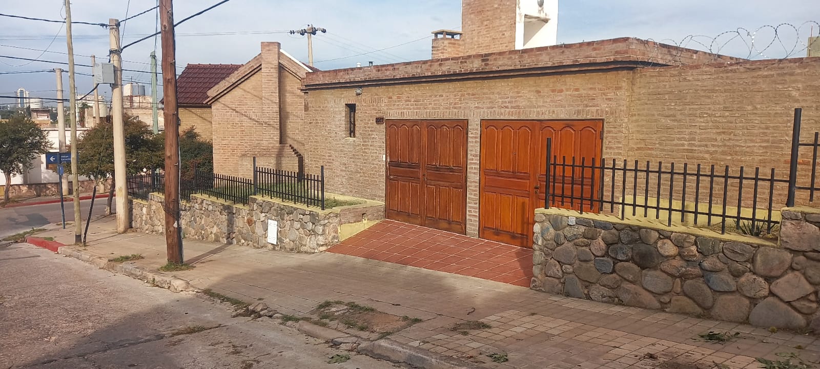 CASA MUY AMPLIA DE 4 DORM. EN VENTA B ALTOS DE VILLA CABRERA