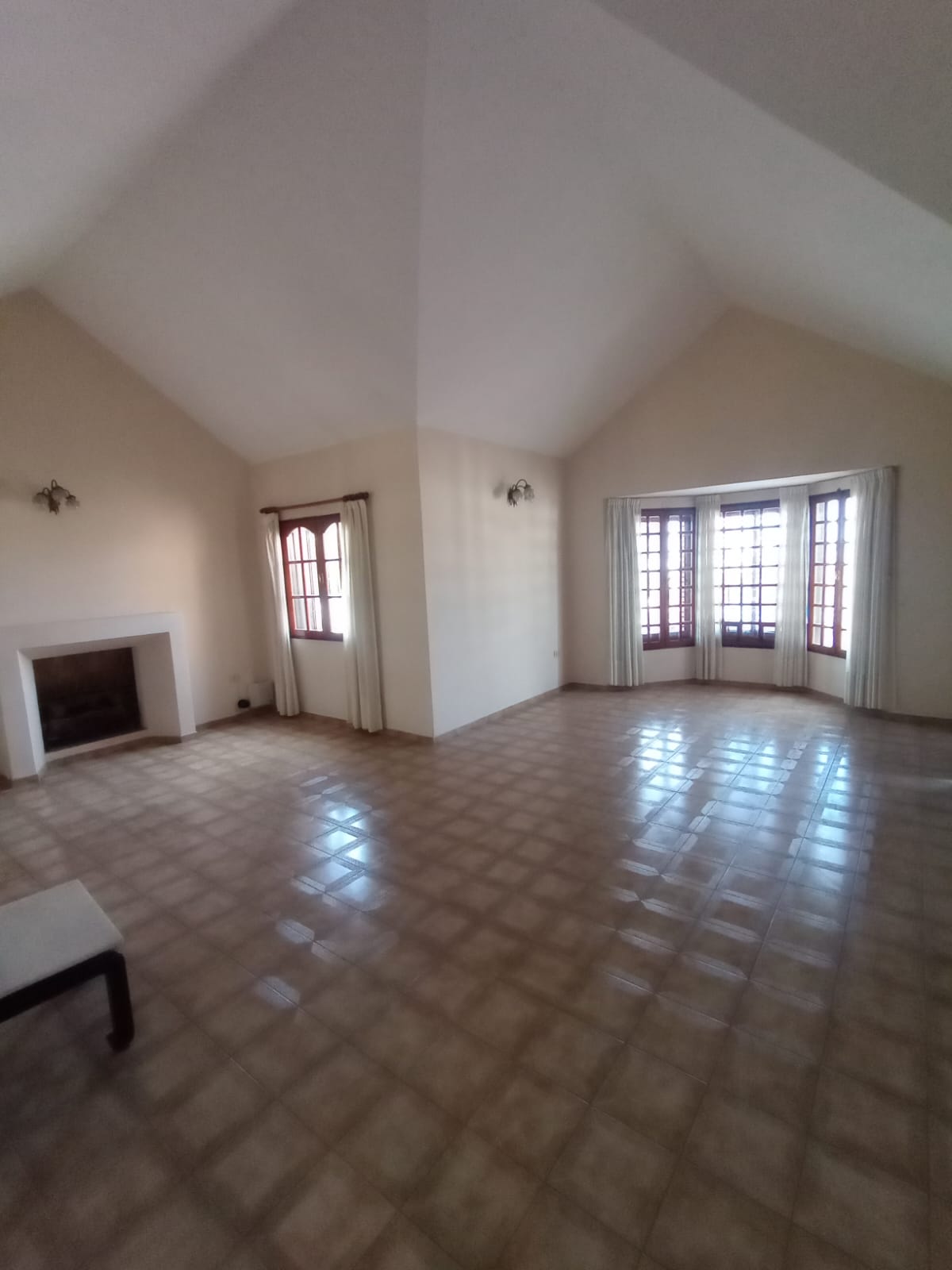 CASA MUY AMPLIA DE 4 DORM. EN VENTA B ALTOS DE VILLA CABRERA