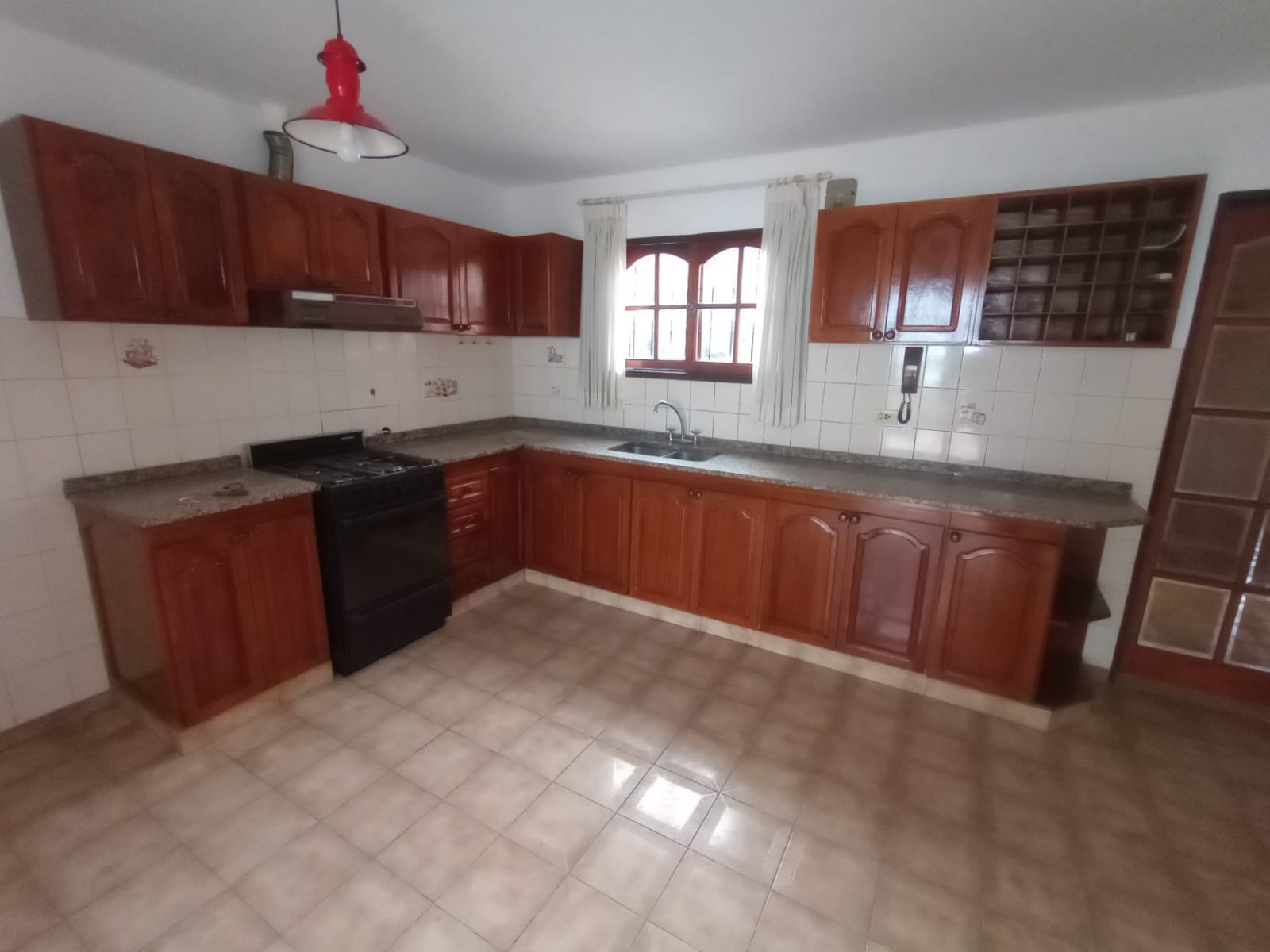 CASA MUY AMPLIA DE 4 DORM. EN VENTA B ALTOS DE VILLA CABRERA