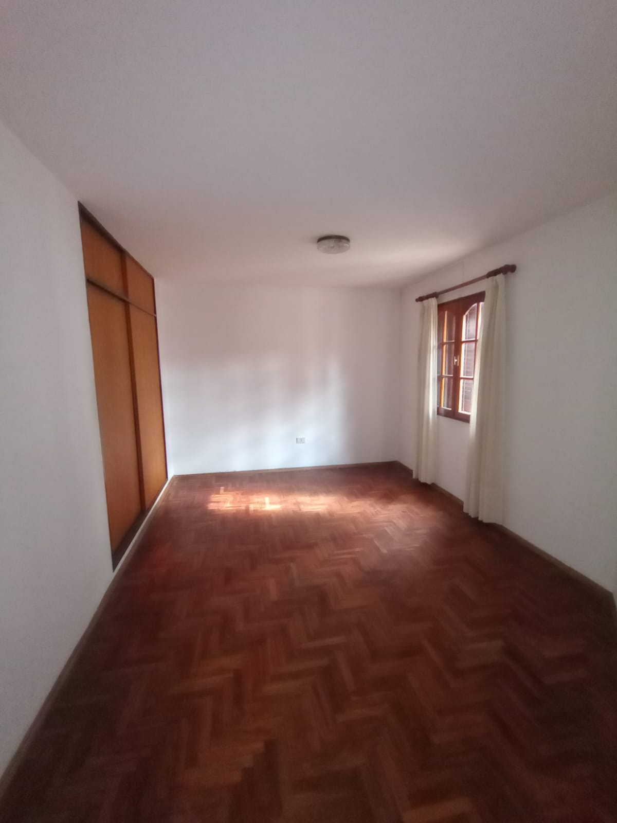 CASA MUY AMPLIA DE 4 DORM. EN VENTA B ALTOS DE VILLA CABRERA