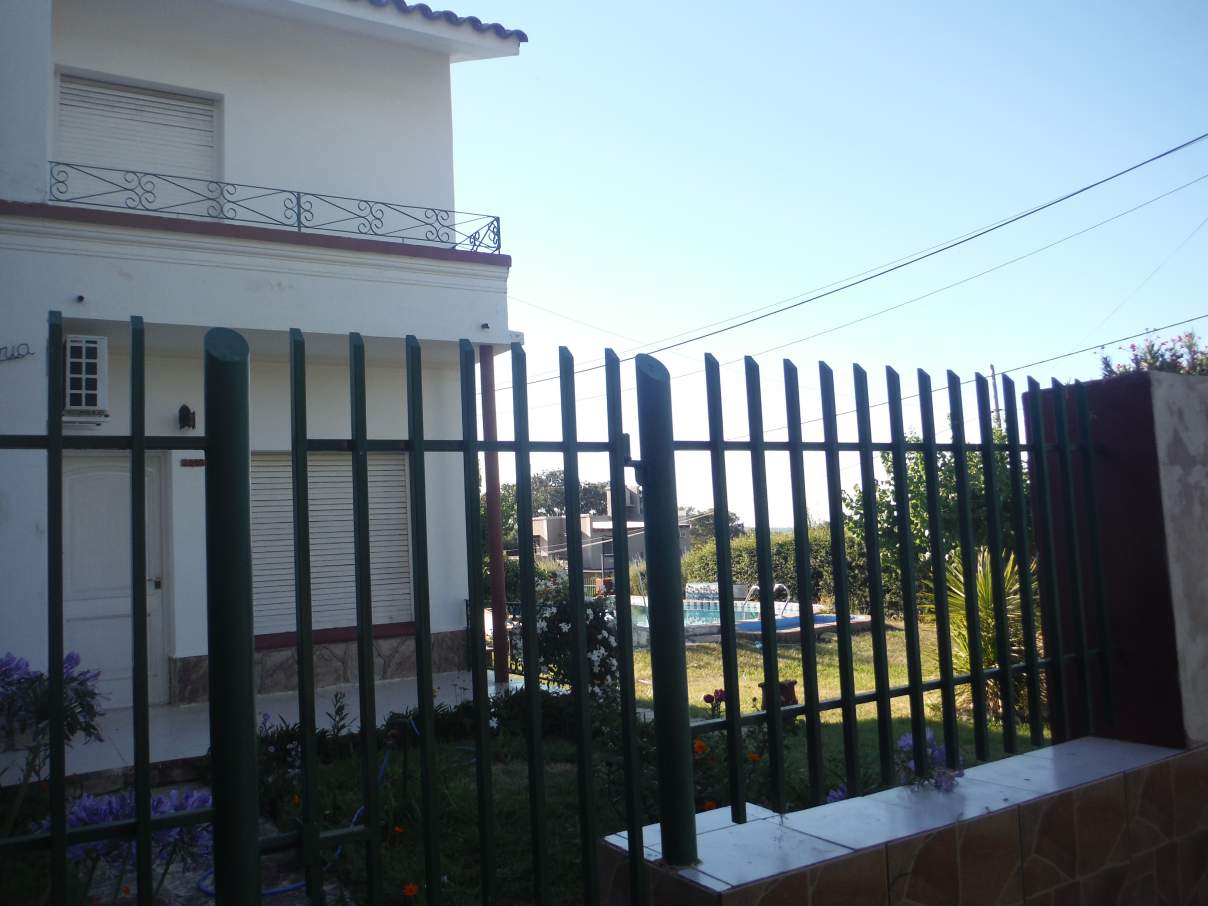 VENTA CASA 2 PLANTAS- B° LAS GEMELAS- CAPILLA DEL MONTE