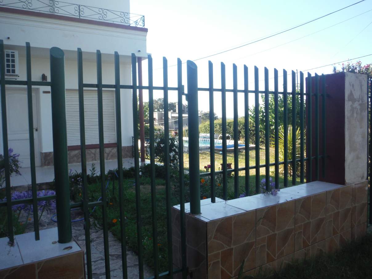 VENTA CASA 2 PLANTAS- B° LAS GEMELAS- CAPILLA DEL MONTE