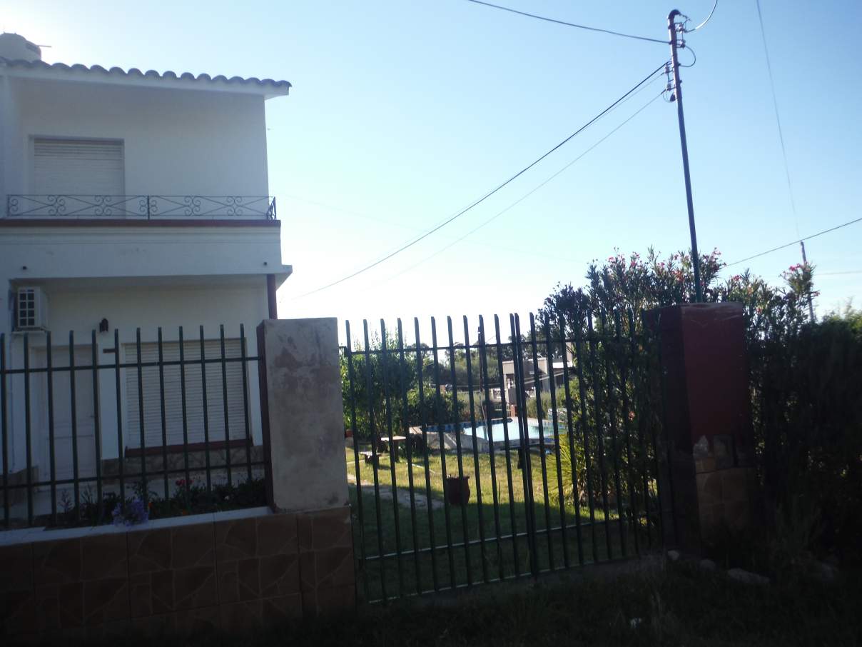 VENTA CASA 2 PLANTAS- B° LAS GEMELAS- CAPILLA DEL MONTE
