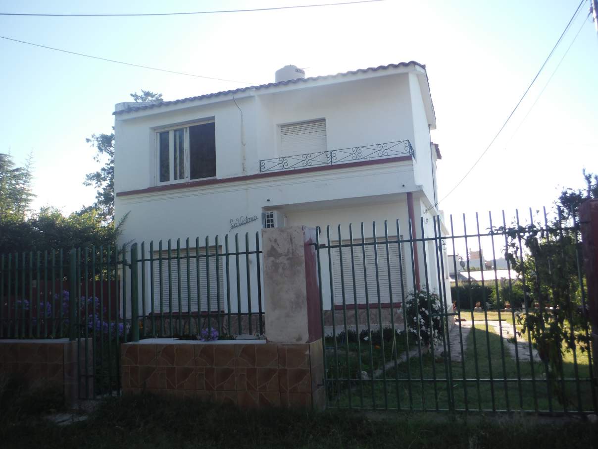 VENTA CASA 2 PLANTAS- B° LAS GEMELAS- CAPILLA DEL MONTE