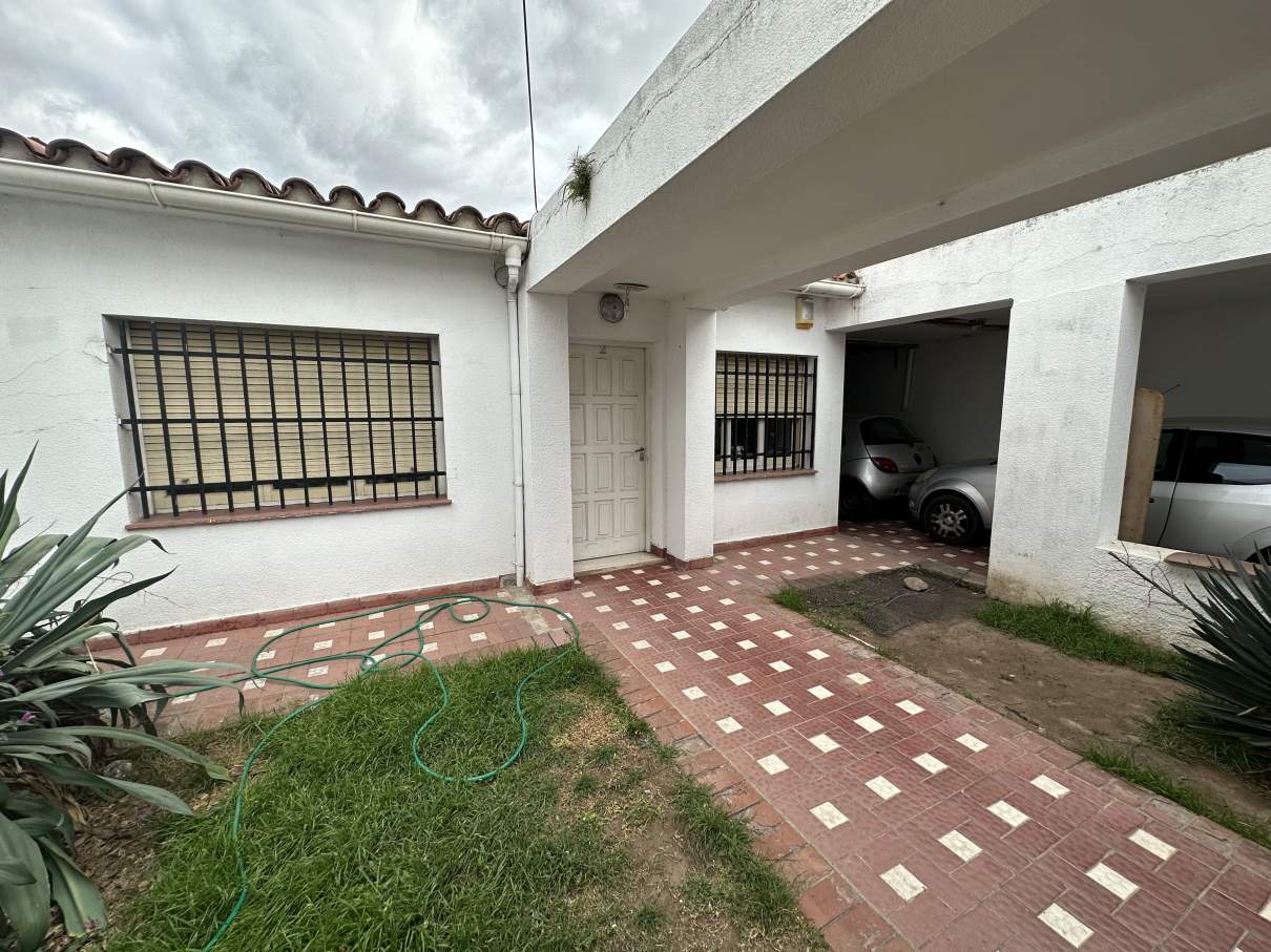 Vendo Casa en Barrio Alto Alberdi