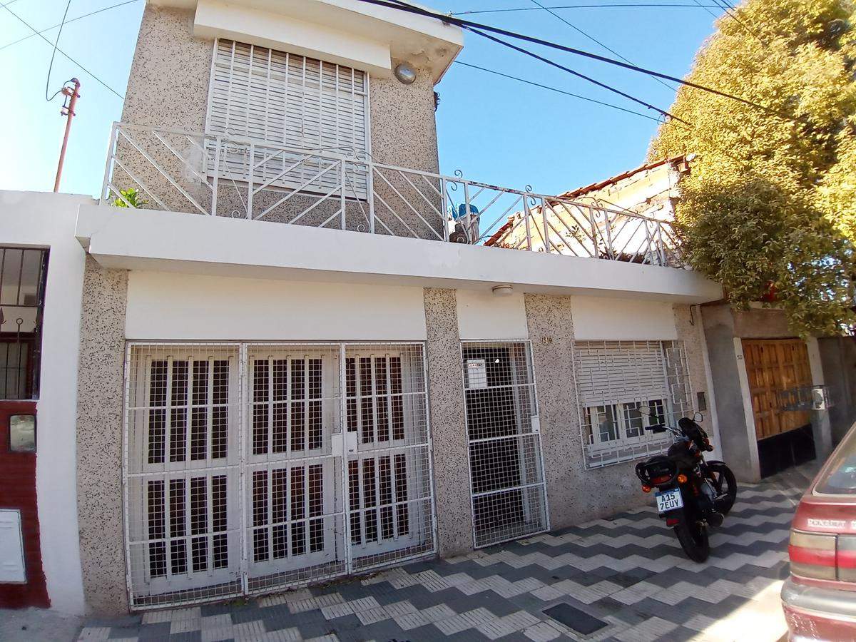 SR VENDE CASA EN BELLA  VISTA
