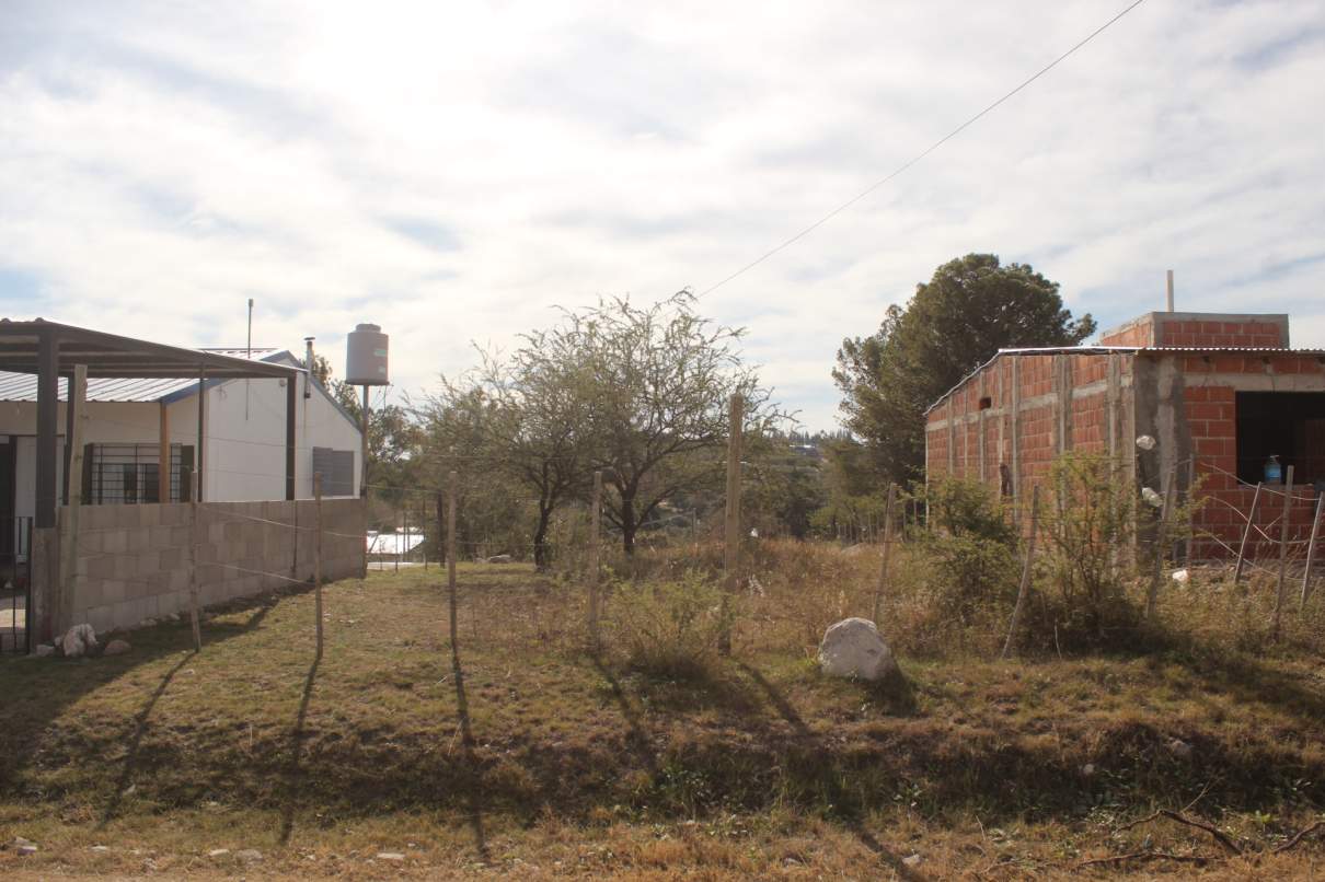 Se vende lote en barrio