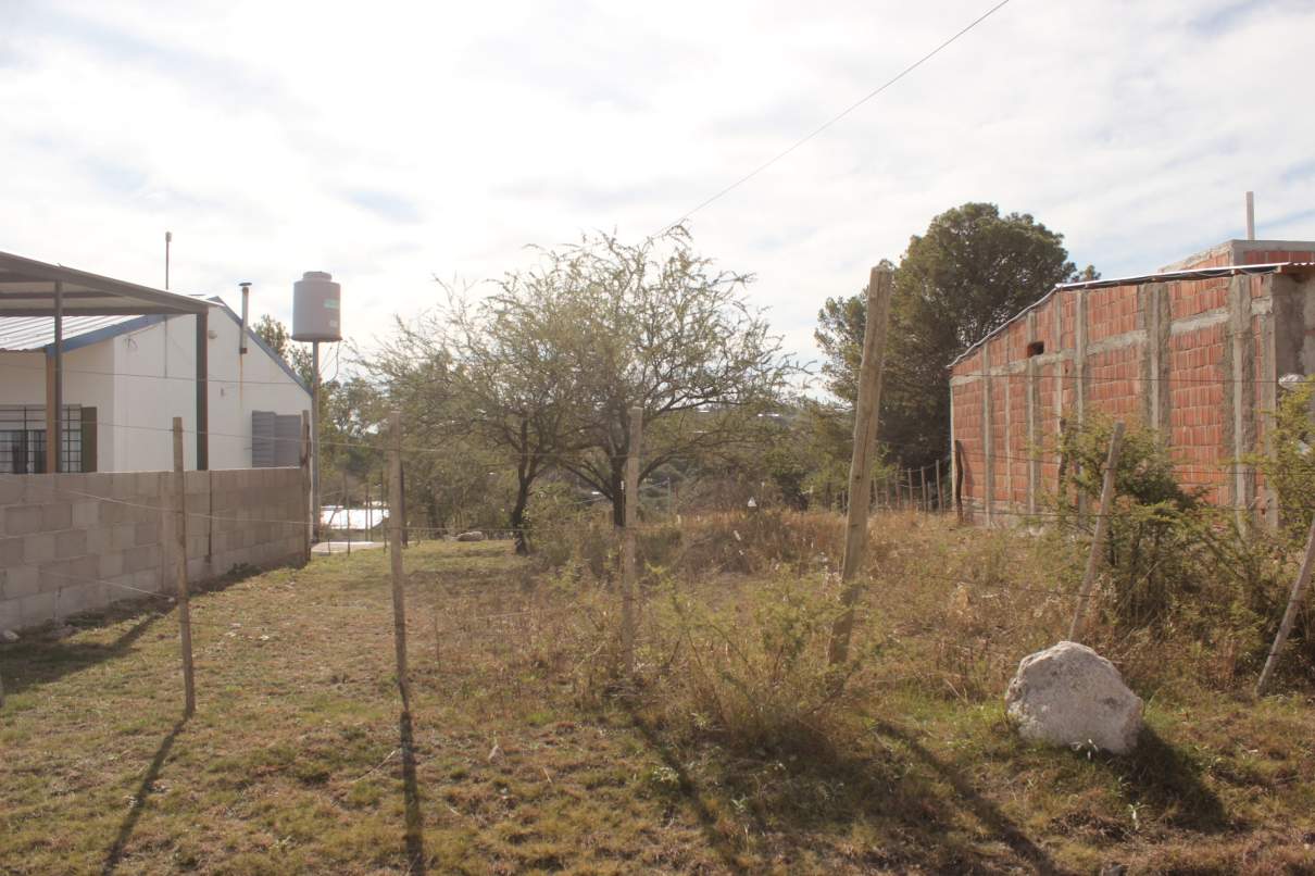 Se vende lote en barrio