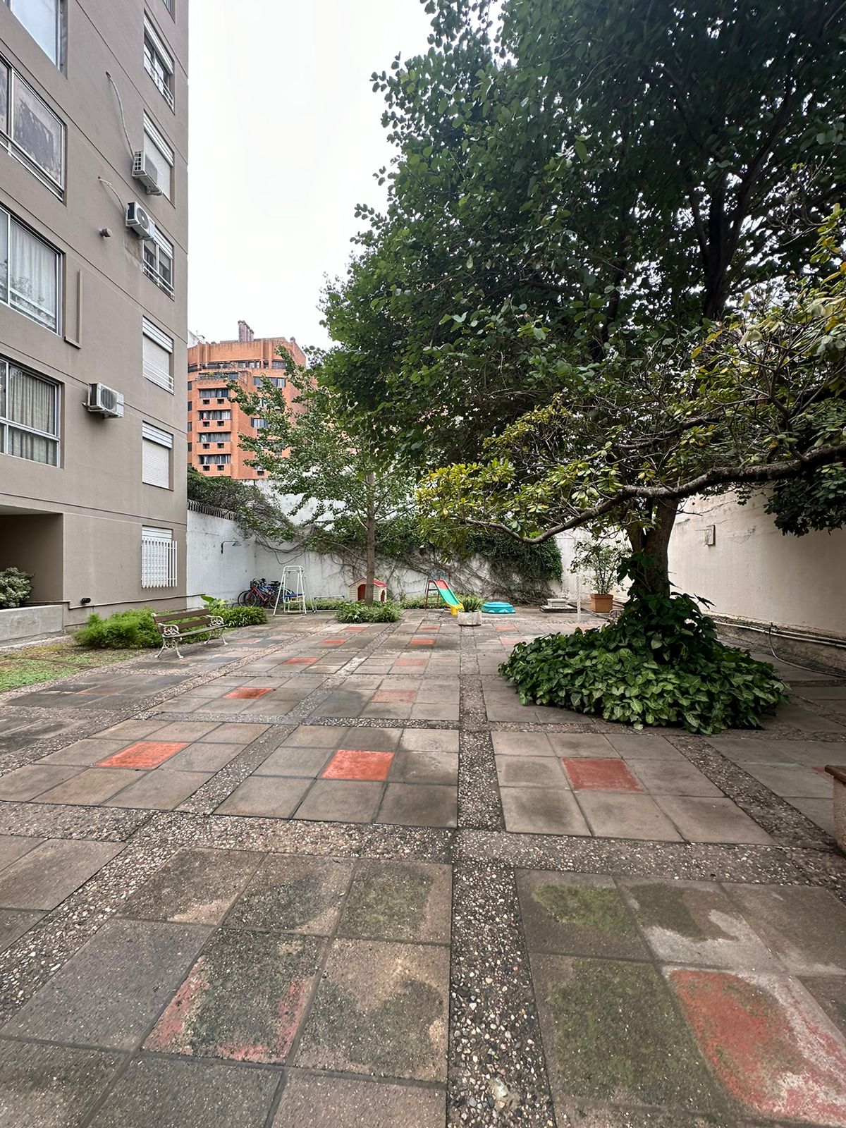 Nueva Córdoba - Venta Dpto. 3 Dorm. Con cochera