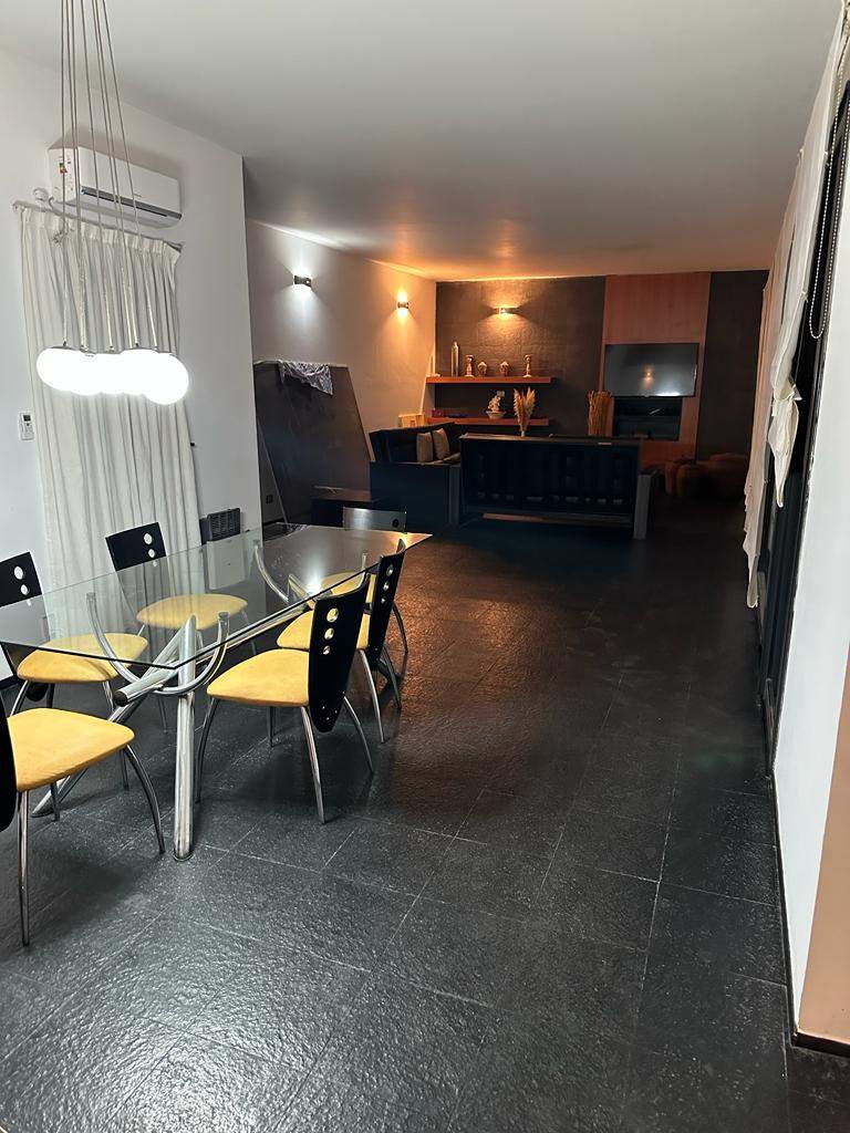 SE VENDE CASA EN CAUSANA ( COUNTRY) EXELENTE PROPIEDAD