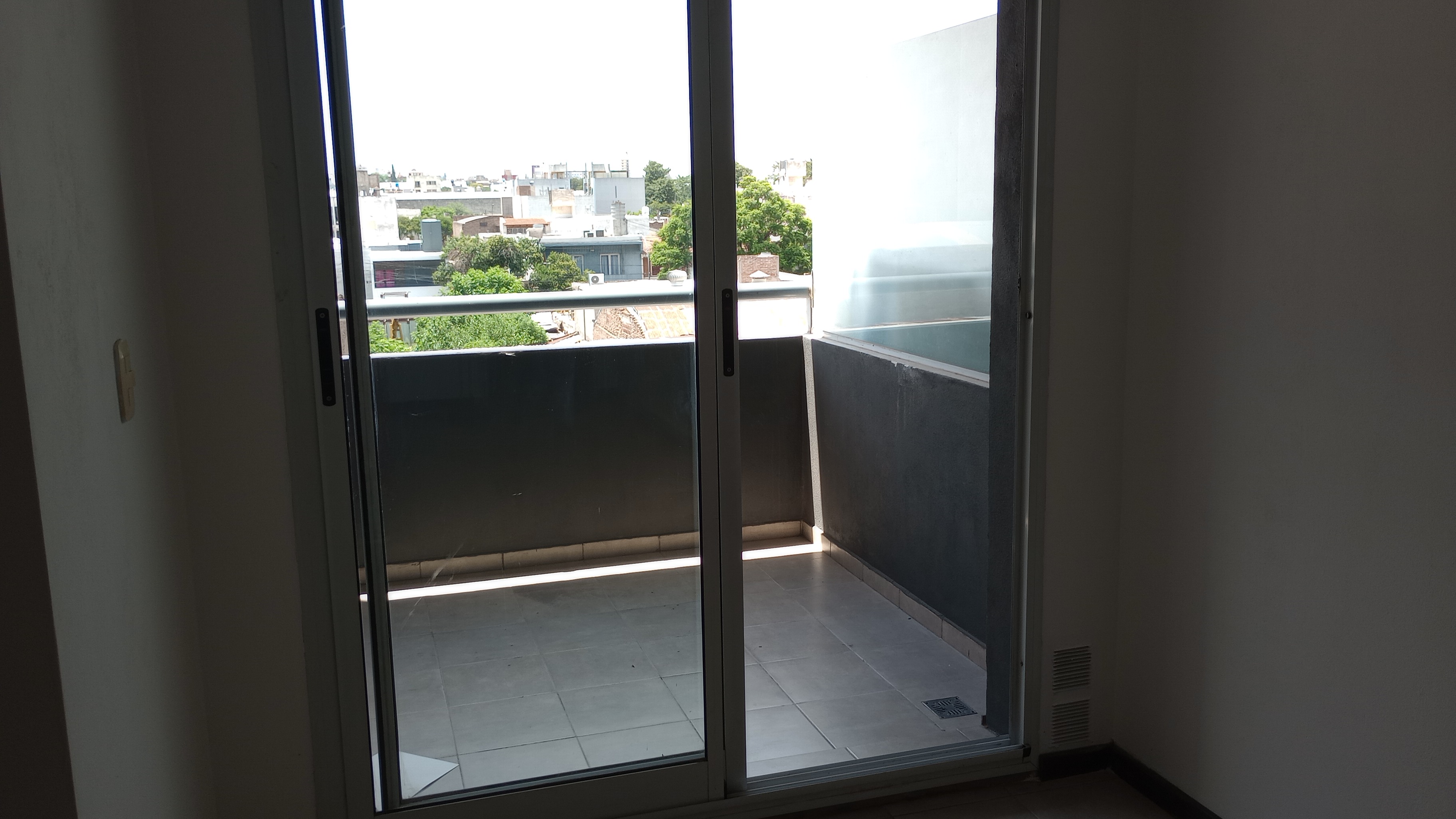 OB SALGUERO 144, LOFT MUY AMPLIO, FRENTE CON BALCON, IMPECABLE