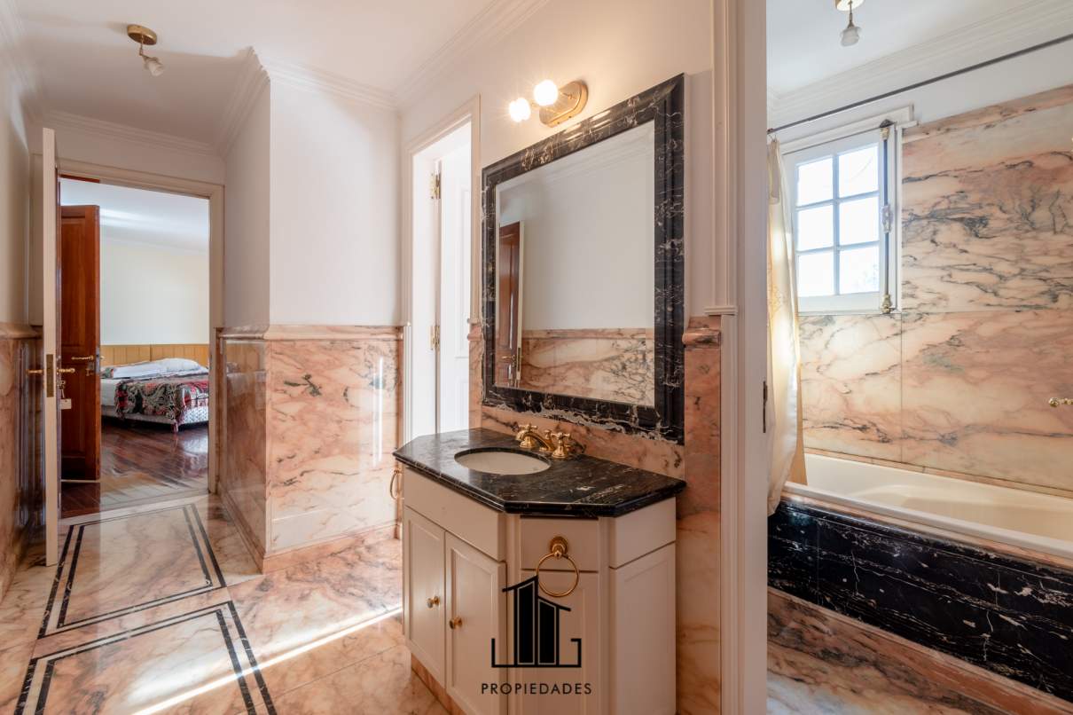 VENTA CASA EN 2 LOTES FONDO GOLF EN COUNTRY LAS DELICIAS. RECIBE MENOR