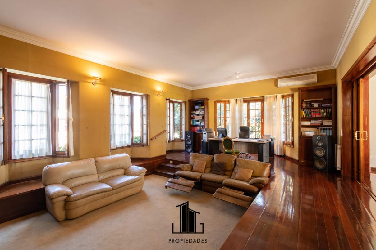 VENTA CASA EN 2 LOTES FONDO GOLF EN COUNTRY LAS DELICIAS. RECIBE MENOR