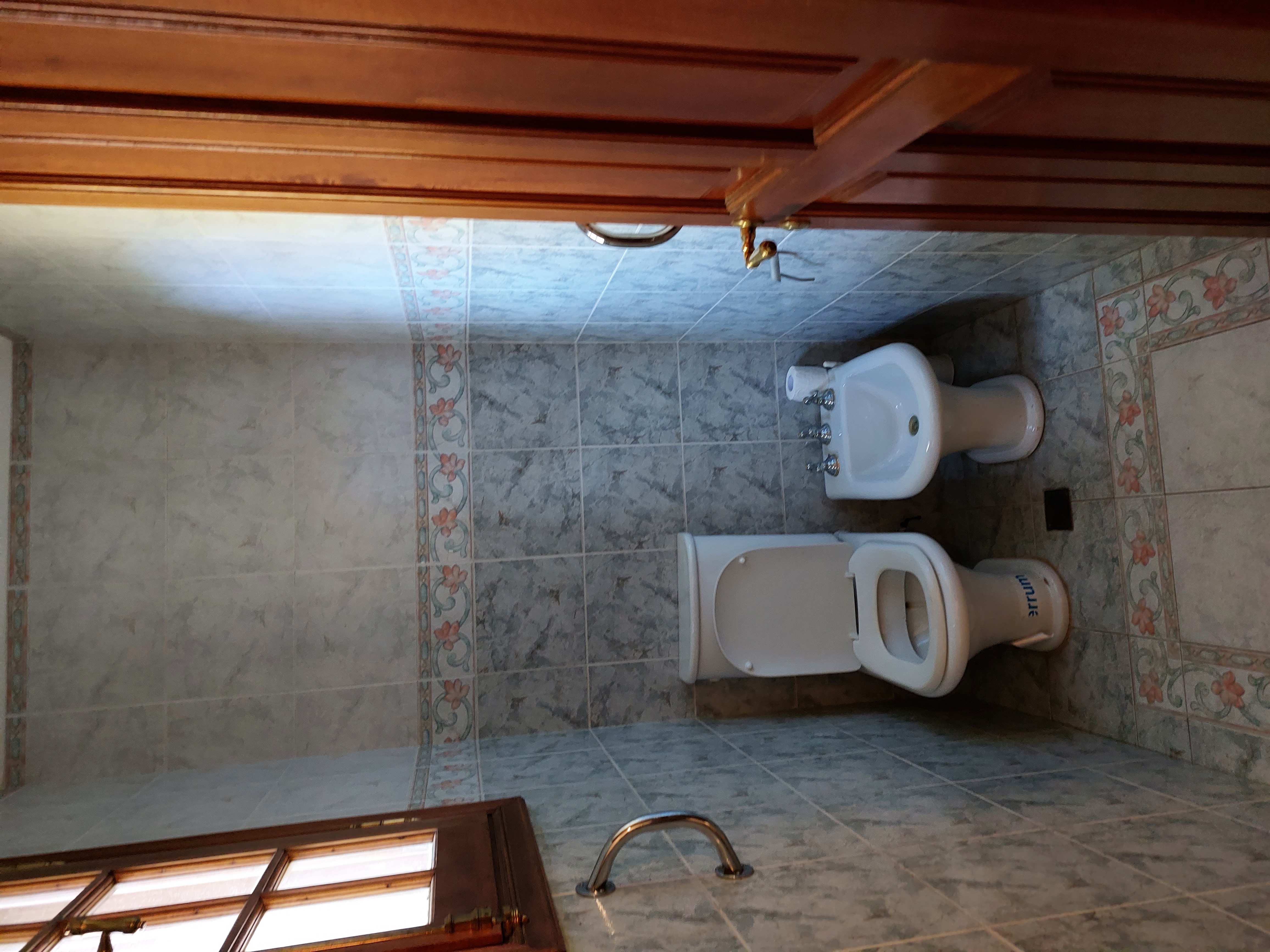 VENTA CASA EN 2 LOTES FONDO GOLF EN COUNTRY LAS DELICIAS. RECIBE MENOR