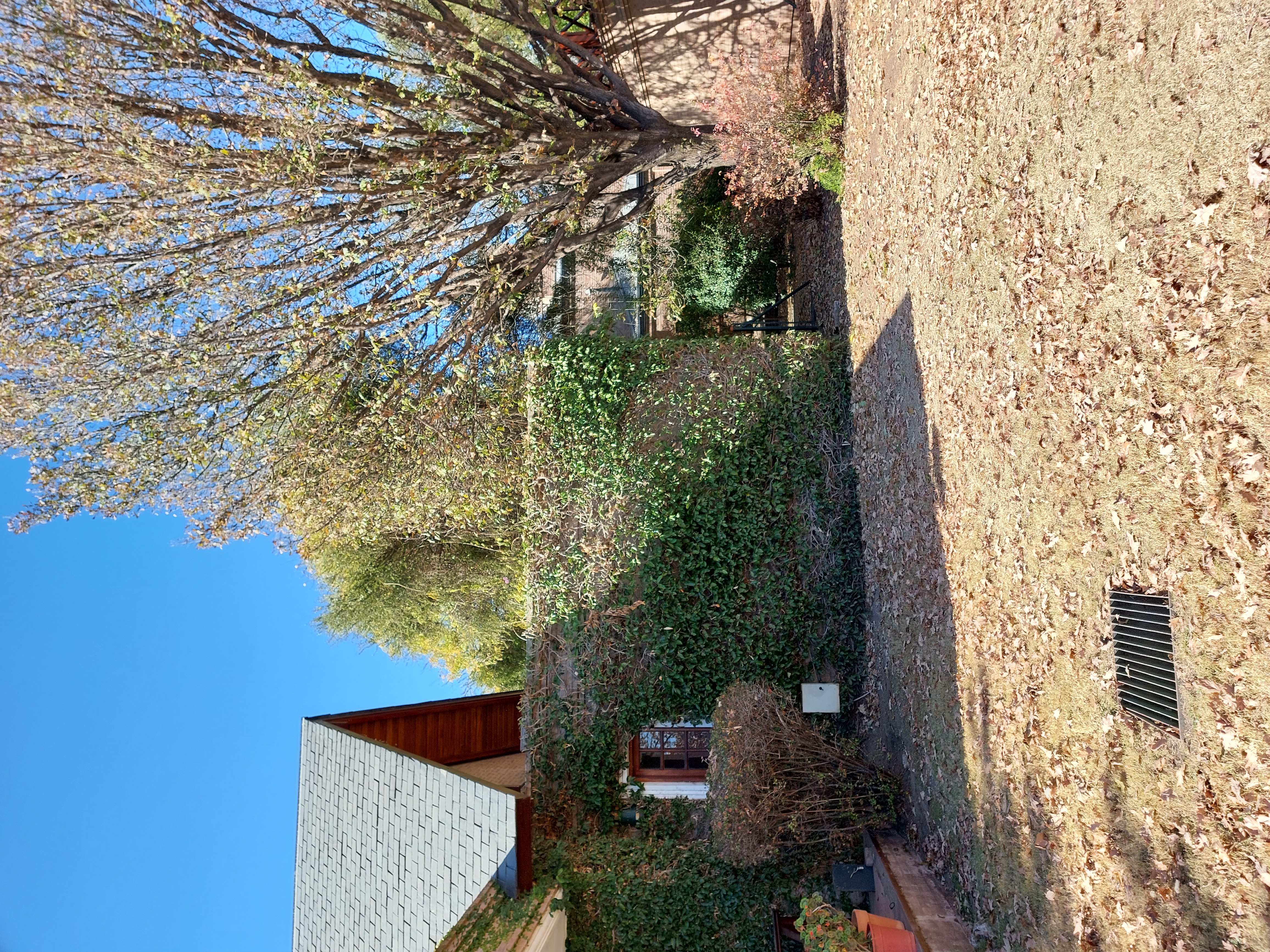 VENTA CASA EN 2 LOTES FONDO GOLF EN COUNTRY LAS DELICIAS. RECIBE MENOR