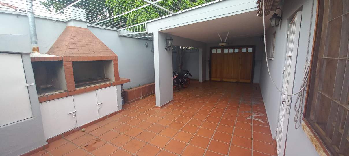 Excepcional casa en impecables condiciones...!!!