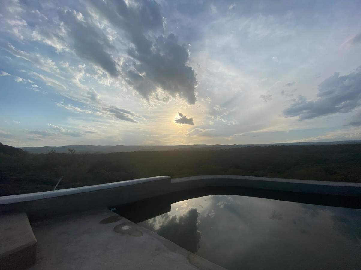 OPORTUNIDAD VENDO 3 HECTÁREAS CON QUINCHO Y PILETA BORDE INFINITO CON VISTA A LAS SIERRAS