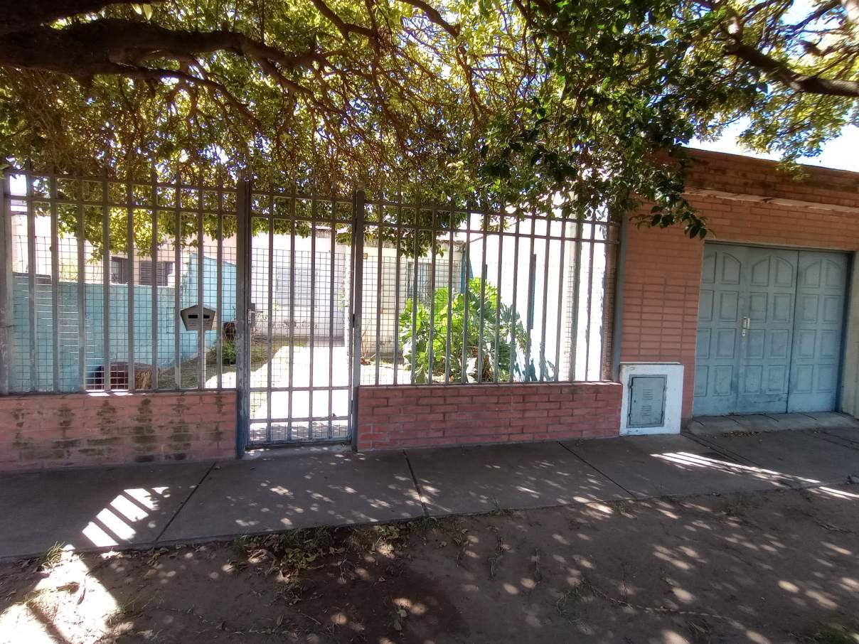 SE VENDE CASA DE DOS DORMITORIOS EN BARRIO ALBERDI RIO CUARTO