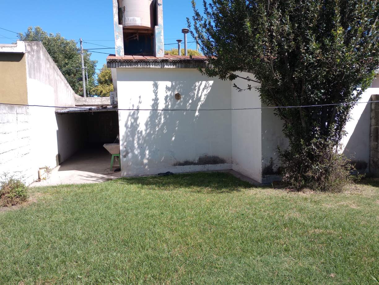SE VENDE CASA DE DOS DORMITORIOS EN BARRIO ALBERDI RIO CUARTO