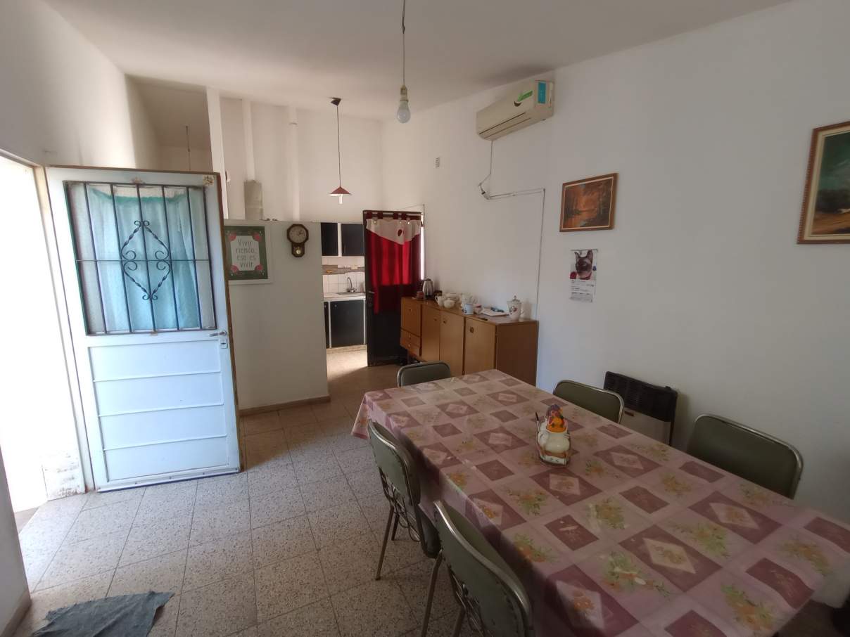 SE VENDE CASA DE DOS DORMITORIOS EN BARRIO ALBERDI RIO CUARTO