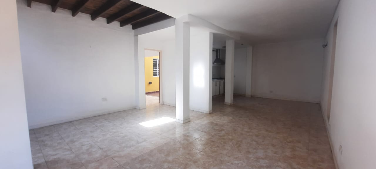 CASA 3 DORM   DPTO 1 DORM - B° QUISQUIZACATE - CORDOBA