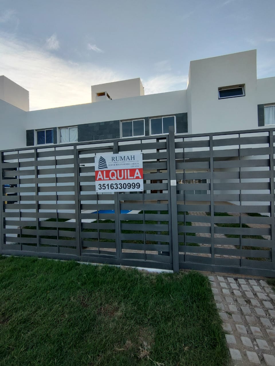 PRADOS DE MANANTIALES - Hermoso Duplex en Alq.-